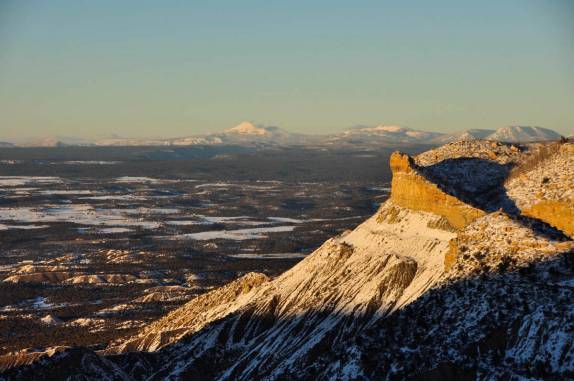A magnífica vista do alto do platô do Mesa Verde National Park, no Colorado, nos Estados Unidos